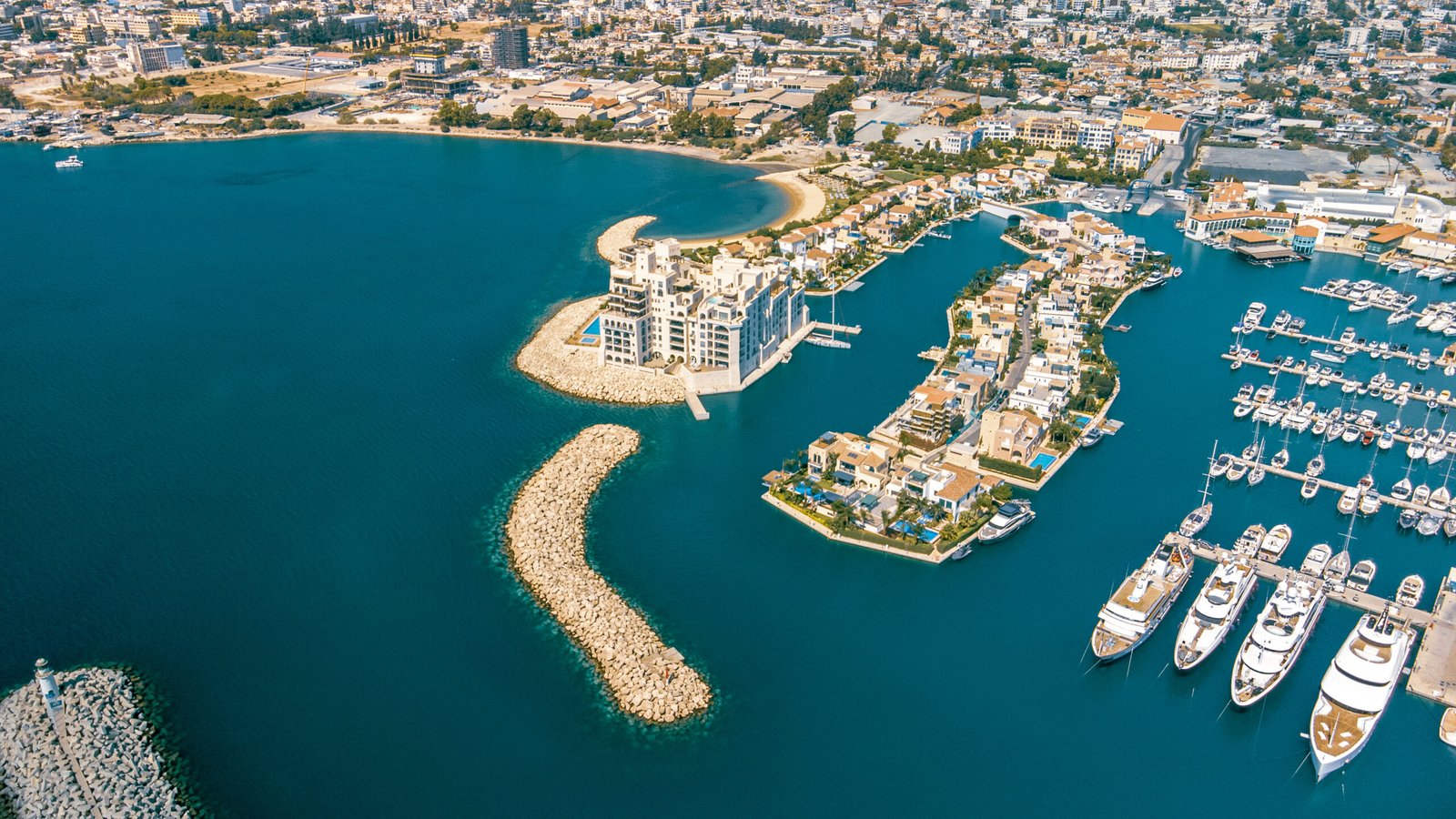 best places and areas to stay in Dubai for tourists